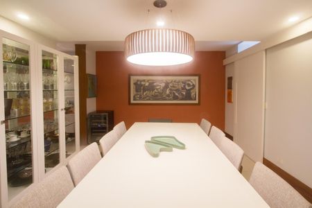 Casa à venda com 220m², 4 quartos e 2 vagasCopa