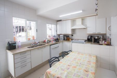 Casa à venda com 220m², 4 quartos e 2 vagasCozinha