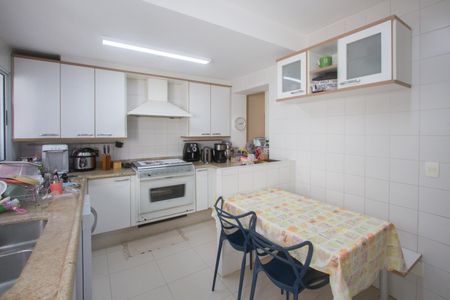 Casa à venda com 220m², 4 quartos e 2 vagasCozinha