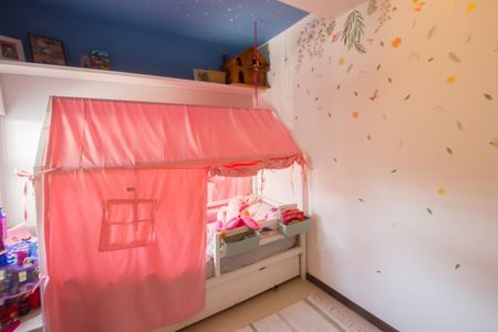 Casa à venda com 220m², 4 quartos e 2 vagasSuíte 2