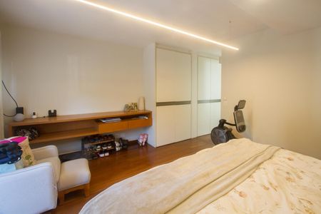 Casa à venda com 220m², 4 quartos e 2 vagasSuíte 1