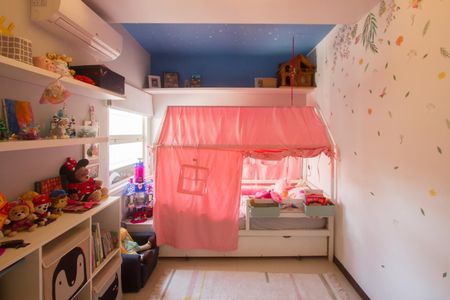 Casa à venda com 220m², 4 quartos e 2 vagasSuíte 2