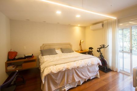Casa à venda com 220m², 4 quartos e 2 vagasSuíte 1