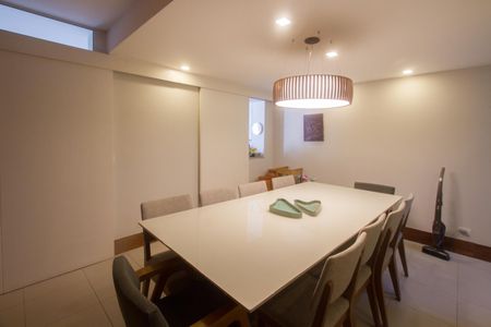 Casa à venda com 220m², 4 quartos e 2 vagasCopa