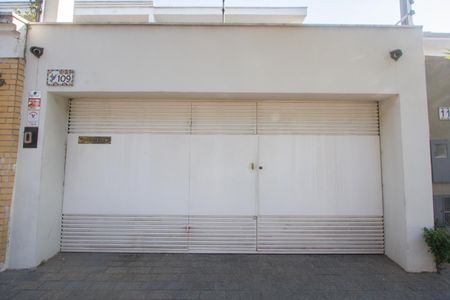 Casa à venda com 220m², 4 quartos e 2 vagasFachada