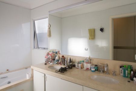 Casa à venda com 220m², 4 quartos e 2 vagasBanheiro da Suíte 1