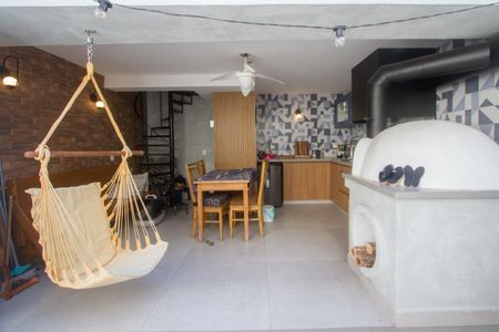 Casa à venda com 220m², 4 quartos e 2 vagasChurrasqueira