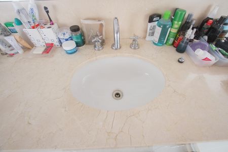 Casa à venda com 220m², 4 quartos e 2 vagasBanheiro da Suíte 1