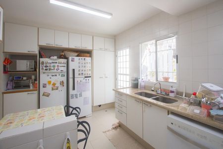 Casa à venda com 220m², 4 quartos e 2 vagasCozinha