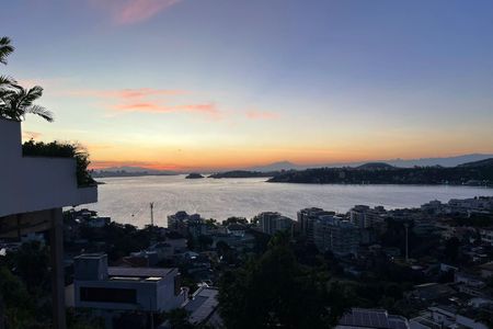 Casa de condomínio à venda com 491m², 7 quartos e 2 vagasVista