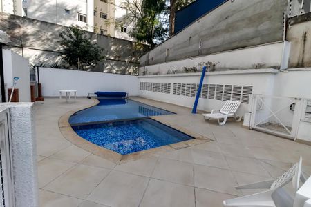Apartamento à venda com 192m², 4 quartos e 4 vagas Apartamento à venda com 192m², 4 quartos e 4 vagasÁrea comum - Piscina