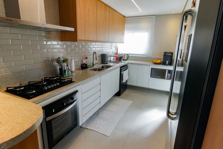 Apartamento à venda com 192m², 4 quartos e 4 vagas Apartamento à venda com 192m², 4 quartos e 4 vagasCozinha - Armários