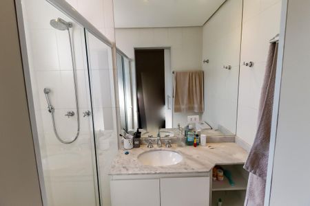 Apartamento à venda com 192m², 4 quartos e 4 vagas Apartamento à venda com 192m², 4 quartos e 4 vagasBanheiro da Suíte 1
