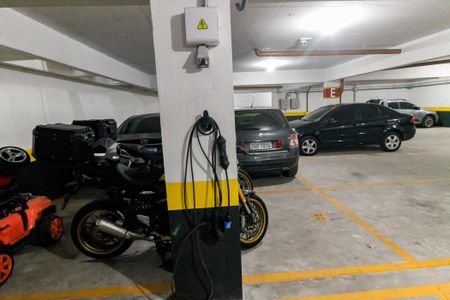 Apartamento à venda com 192m², 4 quartos e 4 vagas Apartamento à venda com 192m², 4 quartos e 4 vagasDetalhe - Garagem