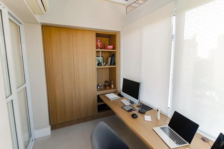 Apartamento à venda com 192m², 4 quartos e 4 vagas Apartamento à venda com 192m², 4 quartos e 4 vagasDetalhe - Escritório