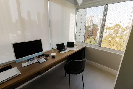 Apartamento à venda com 192m², 4 quartos e 4 vagas Apartamento à venda com 192m², 4 quartos e 4 vagasEscritório