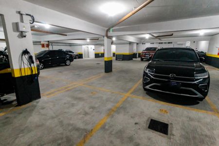 Apartamento à venda com 192m², 4 quartos e 4 vagas Apartamento à venda com 192m², 4 quartos e 4 vagasGaragem