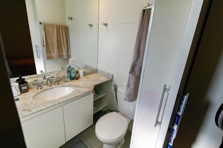 Apartamento à venda com 192m², 4 quartos e 4 vagas Apartamento à venda com 192m², 4 quartos e 4 vagasBanheiro da Suíte 1