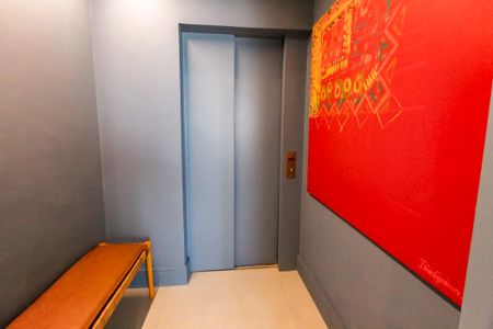 Apartamento à venda com 192m², 4 quartos e 4 vagas Apartamento à venda com 192m², 4 quartos e 4 vagasHall