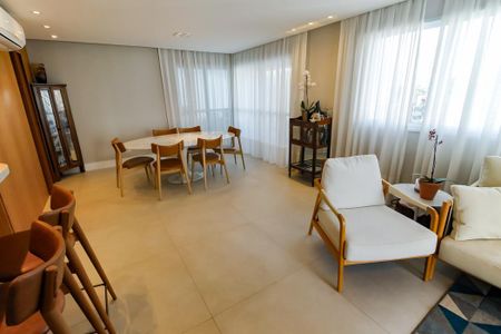 Apartamento à venda com 192m², 4 quartos e 4 vagas Apartamento à venda com 192m², 4 quartos e 4 vagasSala
