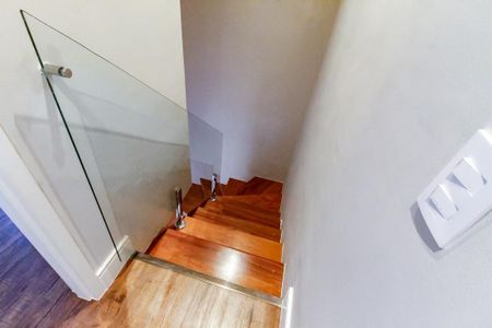 Apartamento à venda com 192m², 4 quartos e 4 vagas Apartamento à venda com 192m², 4 quartos e 4 vagasEscada acesso Quartos