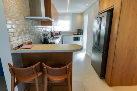 Apartamento à venda com 192m², 4 quartos e 4 vagas Apartamento à venda com 192m², 4 quartos e 4 vagasCozinha - Armários