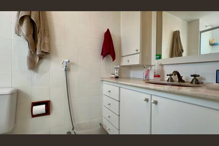 Apartamento à venda com 160m², 4 quartos e 2 vagasBanheiro da Suíte 1