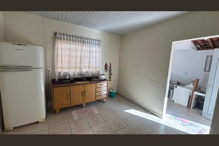 Casa à venda com 250m², 3 quartos e 3 vagasCasa Fundos - Cozinha
