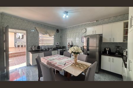 Casa à venda com 250m², 3 quartos e 3 vagasCozinha