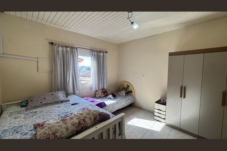 Casa à venda com 250m², 3 quartos e 3 vagasCasa Fundos - Quarto