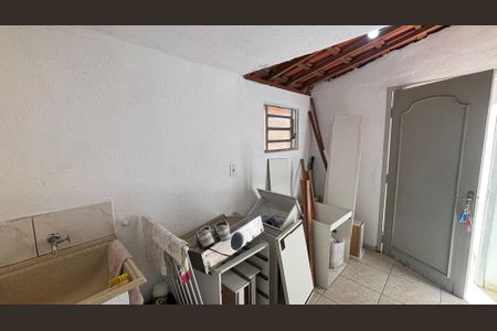 Casa à venda com 250m², 3 quartos e 3 vagasCasa Fundos - Area de Serviço