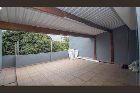 Casa à venda com 137m², 4 quartos e 1 vaga Casa à venda com 137m², 4 quartos e 1 vagaVaranda