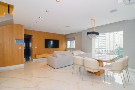 Apartamento à venda com 307m², 3 quartos e 3 vagas Apartamento à venda com 307m², 3 quartos e 3 vagasSala