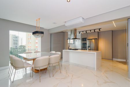 Apartamento à venda com 307m², 3 quartos e 3 vagas Apartamento à venda com 307m², 3 quartos e 3 vagasSala