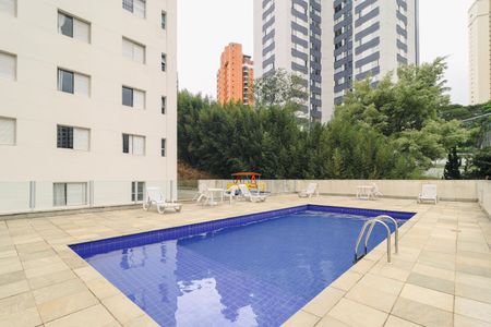 Apartamento à venda com 307m², 3 quartos e 3 vagas Apartamento à venda com 307m², 3 quartos e 3 vagasÁrea comum - Piscina