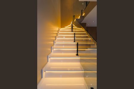 Apartamento à venda com 307m², 3 quartos e 3 vagas Apartamento à venda com 307m², 3 quartos e 3 vagasEscada