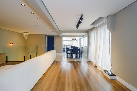 Apartamento à venda com 307m², 3 quartos e 3 vagas Apartamento à venda com 307m², 3 quartos e 3 vagasCobertura