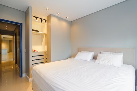 Apartamento à venda com 307m², 3 quartos e 3 vagas Apartamento à venda com 307m², 3 quartos e 3 vagasSuíte