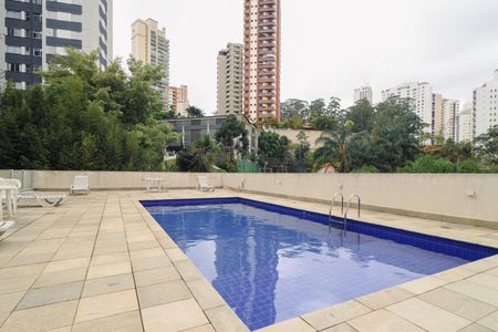 Apartamento à venda com 307m², 3 quartos e 3 vagas Apartamento à venda com 307m², 3 quartos e 3 vagasÁrea comum - Piscina
