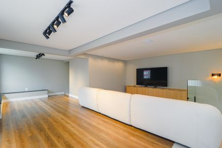 Apartamento à venda com 307m², 3 quartos e 3 vagas Apartamento à venda com 307m², 3 quartos e 3 vagasCobertura