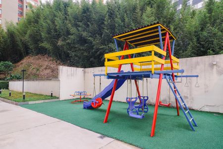 Apartamento à venda com 307m², 3 quartos e 3 vagas Apartamento à venda com 307m², 3 quartos e 3 vagasÁrea comum - Playground