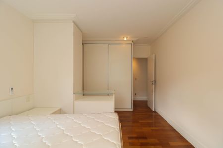 Apartamento à venda com 138m², 4 quartos e 3 vagas Apartamento à venda com 138m², 4 quartos e 3 vagasSuíte 1