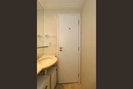 Apartamento à venda com 138m², 4 quartos e 3 vagas Apartamento à venda com 138m², 4 quartos e 3 vagasBanheiro da Suíte 2