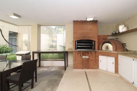 Apartamento à venda com 138m², 4 quartos e 3 vagas Apartamento à venda com 138m², 4 quartos e 3 vagasÁrea comum - Churrasqueira