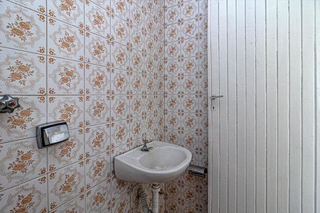 Casa para alugar com 170m², 4 quartos e 4 vagas Casa para alugar com 170m², 4 quartos e 4 vagasBanheiro de Serviço