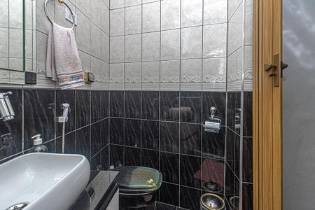 Casa à venda com 100m², 2 quartos e 1 vaga Casa à venda com 100m², 2 quartos e 1 vagaSuíte Banheiro