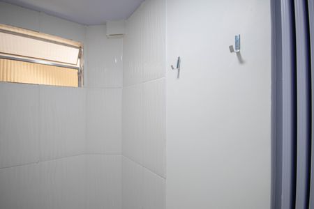 Banheiro de kitnet/studio para alugar com 1 quarto, 25m² em Vila Dona Augusta, São Paulo