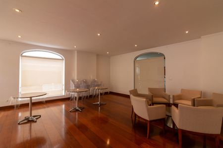 Apartamento à venda com 74m², 3 quartos e 1 vaga Apartamento à venda com 74m², 3 quartos e 1 vagaÁrea comum - Salão de festas