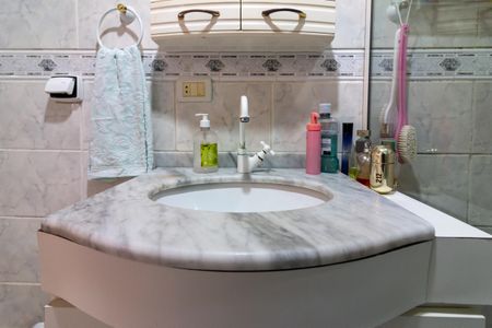 Apartamento à venda com 74m², 3 quartos e 1 vaga Apartamento à venda com 74m², 3 quartos e 1 vagaBanheiro