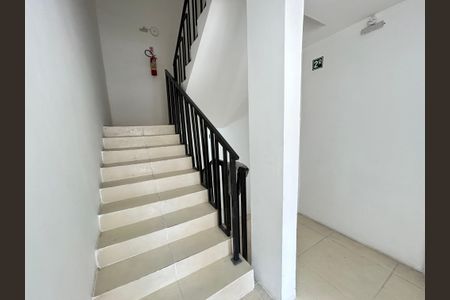 Apartamento à venda com 100m², 2 quartos e 1 vagaEscada